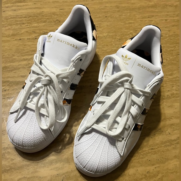 Adidas x Marimekko Superstars - Picture 2 of 8